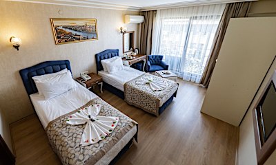 Şehir Manzaralı-Fransız Balkonlu- Standart İki Yataklı Twn Oda